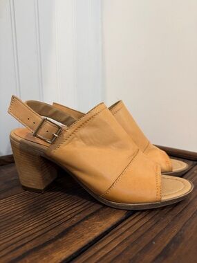 Women’s Sophia Milano Italy Tan Leather Open-Toe Block Heel Sandals
